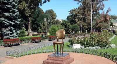 일프와 페트로프 기념비(파먀트니크 일푸 이 페트로부)